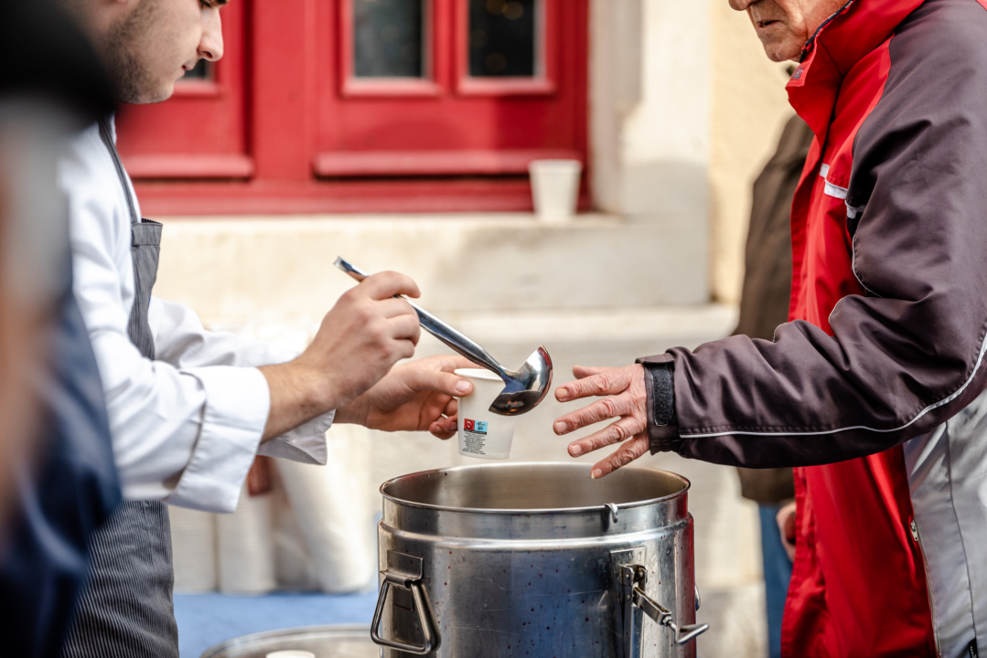 Šibenski obrtnici sugrađanima podijelili tisuću porcija bakalara