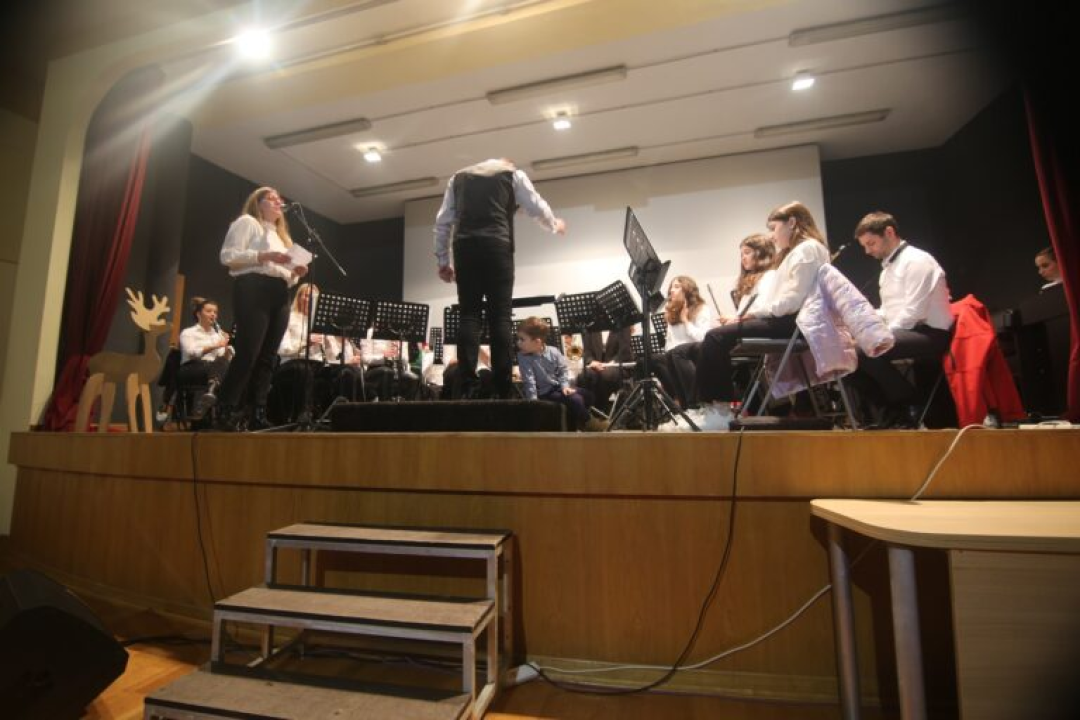 Puhački orkestar Pirovac održao tradicionalni božićni koncert