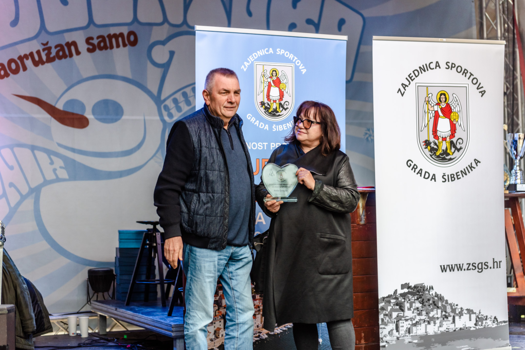 Toni Slavica i Nives Radić, vaterpolisti Solarisa i vaterpolistice Viktorije ovogodišnji su laureati