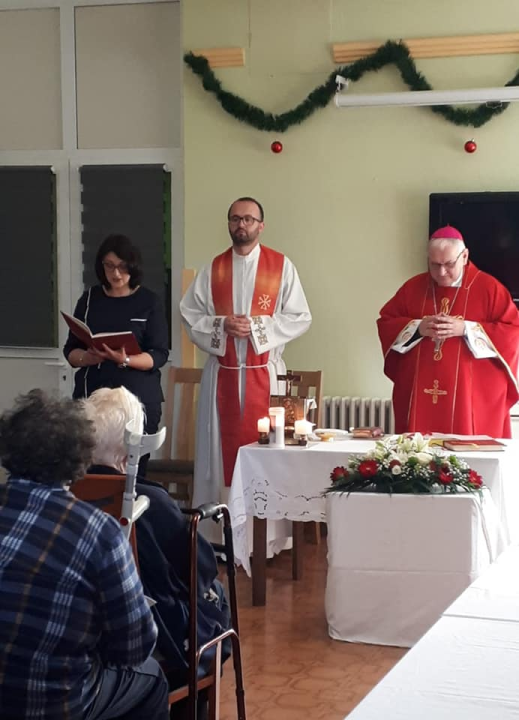 Biskup Rogić posjetio štićenike i osoblje Cvjetnog doma