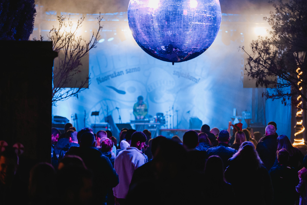 Desetogodišnja senzacija na Adventuri: DJ MichaelX rasplesao park tvrdim zvukom!