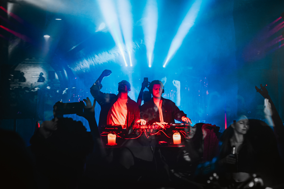 Rasplesana novogodišnja zabava u Tunelu uz milanski duo Modular Project