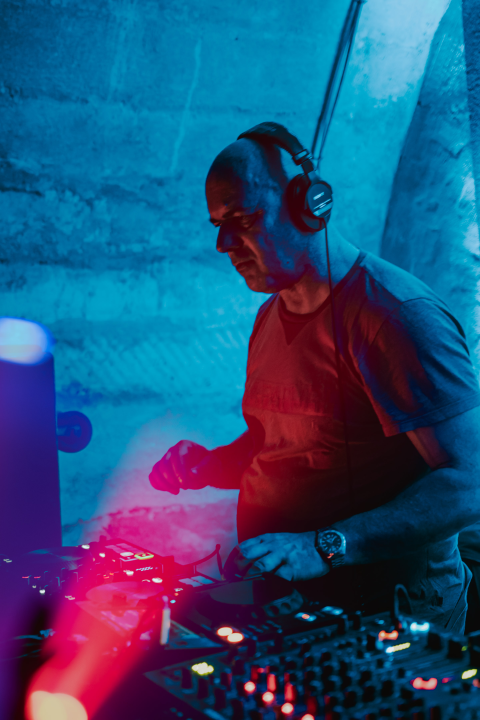 Rasplesana novogodišnja zabava u Tunelu uz milanski duo Modular Project