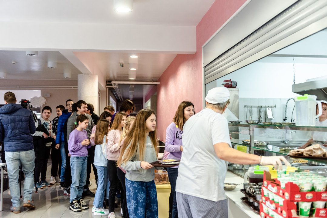 Od danas besplatni obroci za sve učenike: Samo u OŠ Meterize na meniju kuhana hrana