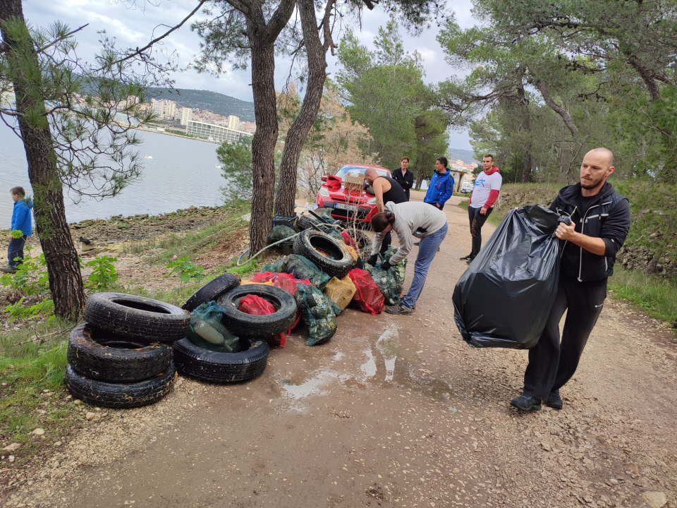 U uvali Dumboka održana 4. akcija čišćenja podmorja u sklopu projekta Plavi Jadran 