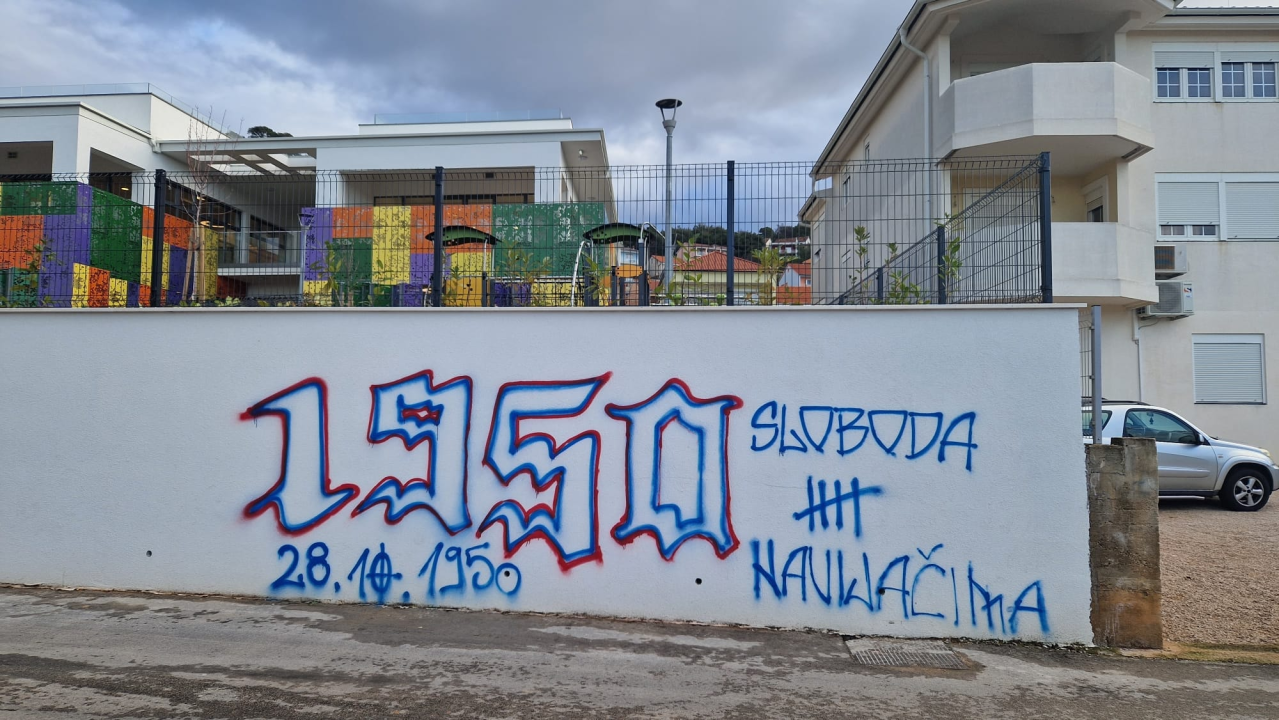 Uhvaćen mladić koji je išarao zidove dječjeg vrtića i kuće u Šibeniku