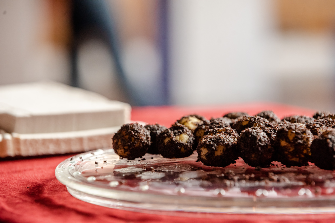 Noć muzeja u Šibeniku započela je slatko: Učenici napravili staru rimsku slasticu