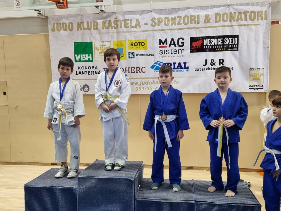Mladi članovi Judo kluba Šibenik u Kaštelima do 4 zlata i 6 medalja ukupno
