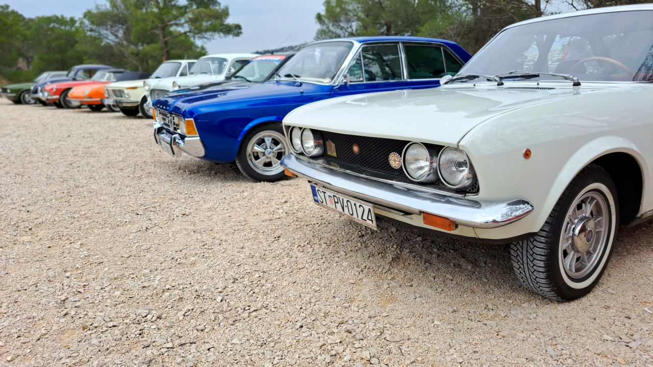 Vlasnici oldtimera iz cijele Dalmacije nedjelju proveli na druženju u Šibeniku