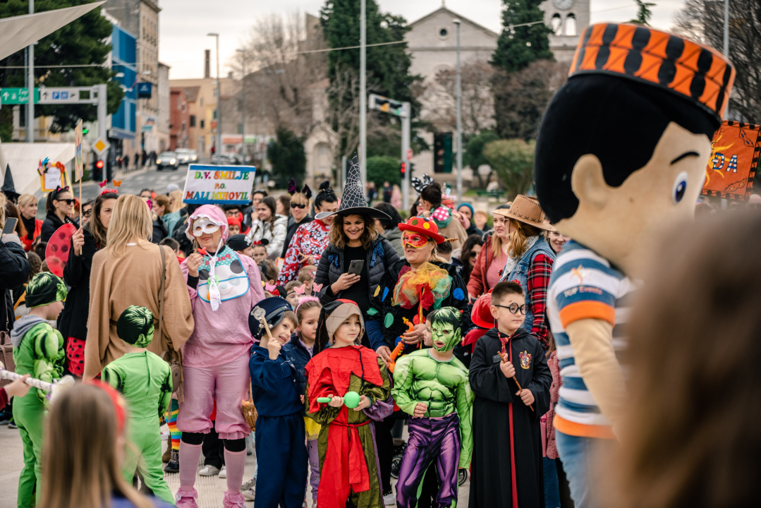 Maškare na Poljani: Đir preko grada pa svi na krafne!