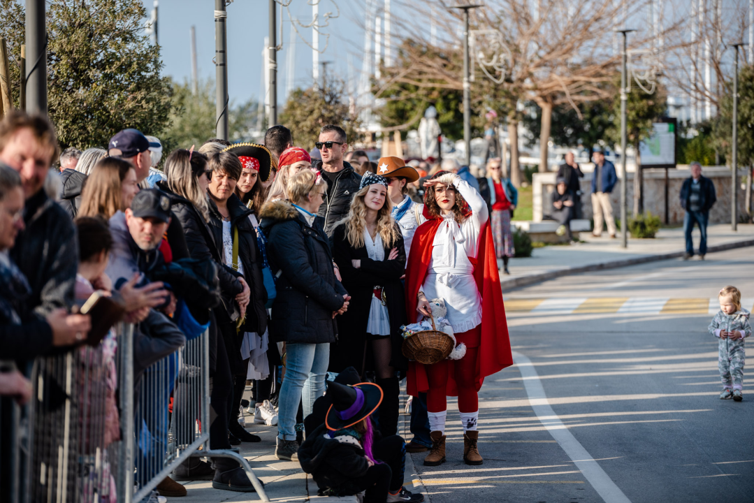 Murterini molili za predbračnu čistoću, u kokošinjcu izbila pobuna, a Let 3 napravio spektakl