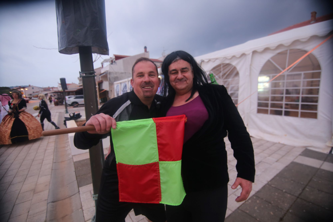 Jezerski pokladi: Traktori na vezu u vali, brodovi sele na Lokvu