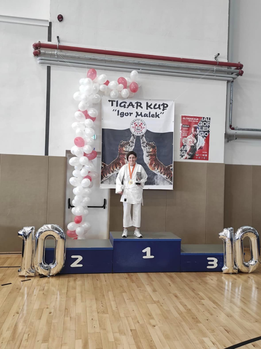 Šibenske parakaratašice Nika i Dora osvojile zlato na turniru u Sisku