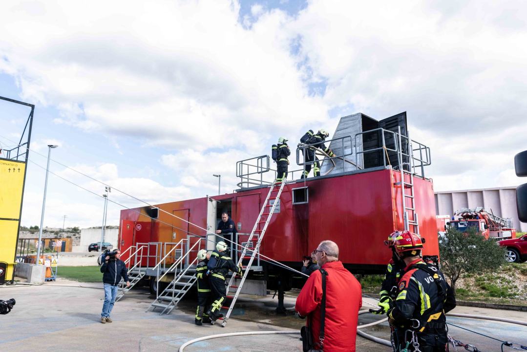 U Vodicama predstavljeni rezultati projekta FIRESPILL: 'Kroz simulator plamenih udara u mjesec dana prošlo 220 vatrogasaca' 