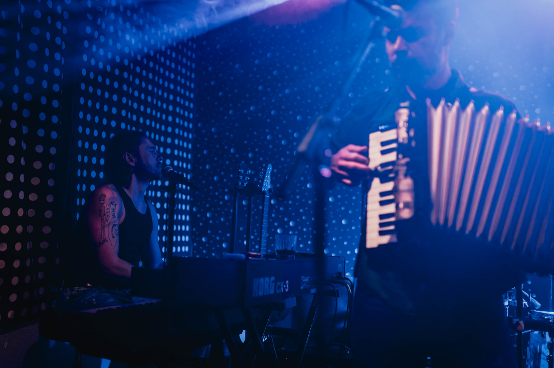 Mile Kekin u Azimutu dokazao da se prvi mačići ipak ne bacaju u vodu