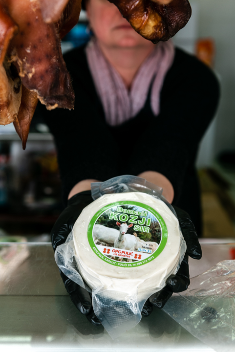 Delikatese Petrović sa šibenske pijace počastit će za Uskrs jednog čitatelja s platom za četiri osobe