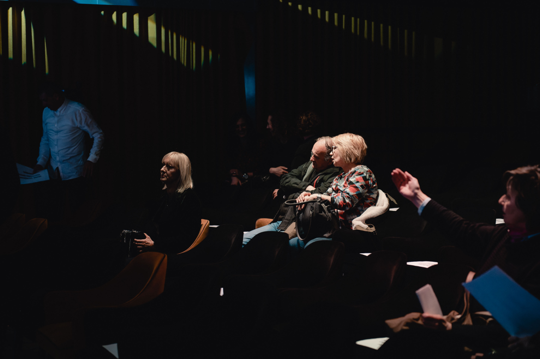 Ana Rucner u Arsenu svirala na violončelu od dragovoljno predanog ilegalnog oružja