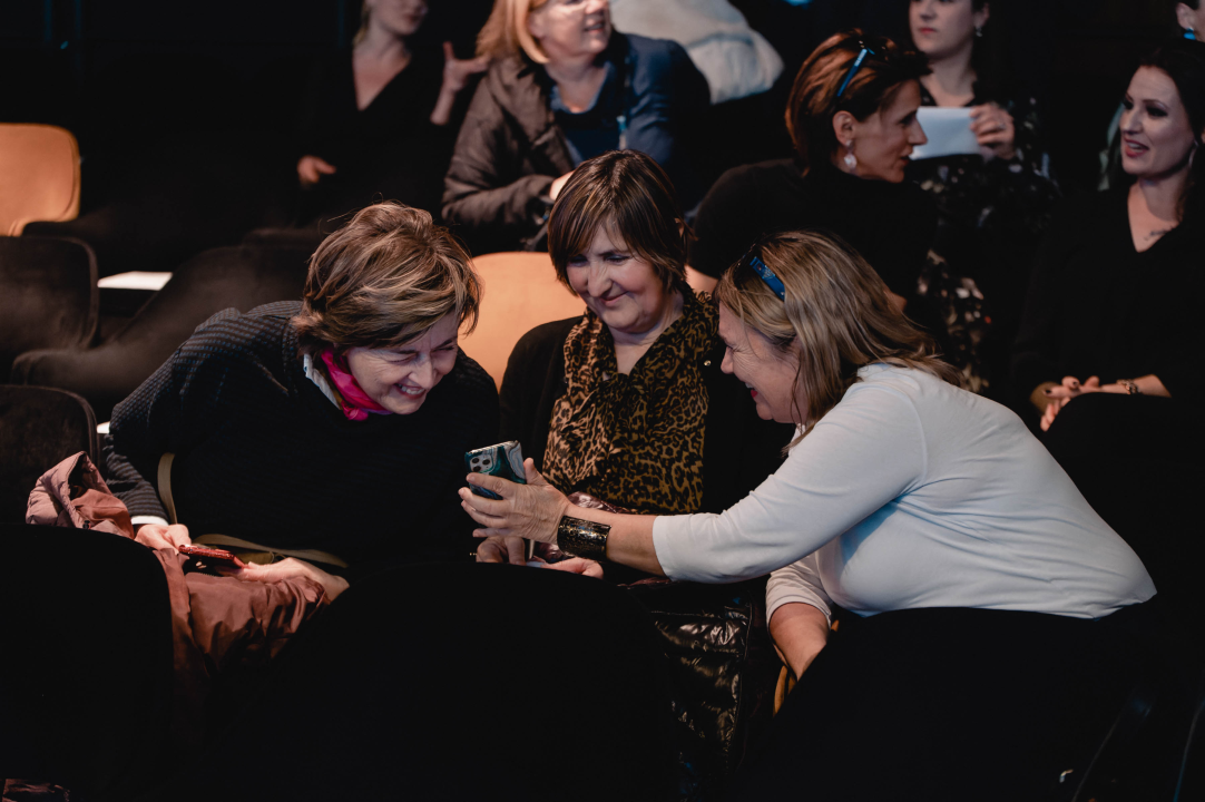 Ana Rucner u Arsenu svirala na violončelu od dragovoljno predanog ilegalnog oružja