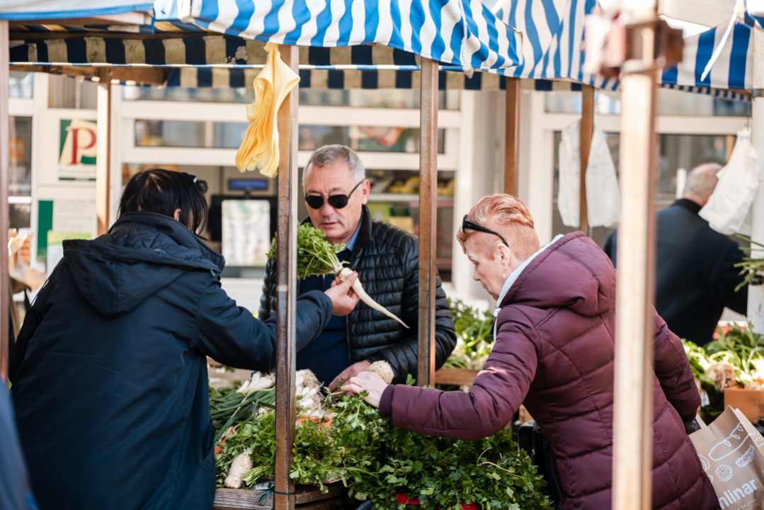 Bura učinila svoje: Veliki petak je, ali ponuda na šibenskoj peškariji nije bila bogzna što 