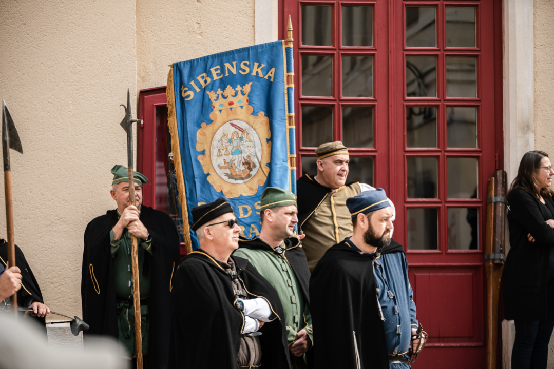 Tradicionalni šibenski Uskrsni doručak uz mega fritaju, domaća jela i slastice 