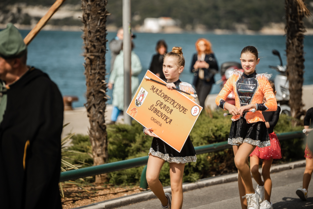 Tradicionalni šibenski Uskrsni doručak uz mega fritaju, domaća jela i slastice 