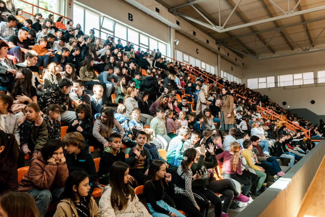 Tribine na Baldekinu pune, policija zauzela teren: Tko želi postati policajac?