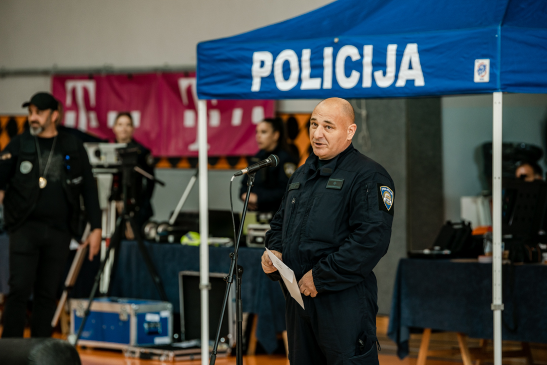 Tribine na Baldekinu pune, policija zauzela teren: Tko želi postati policajac?