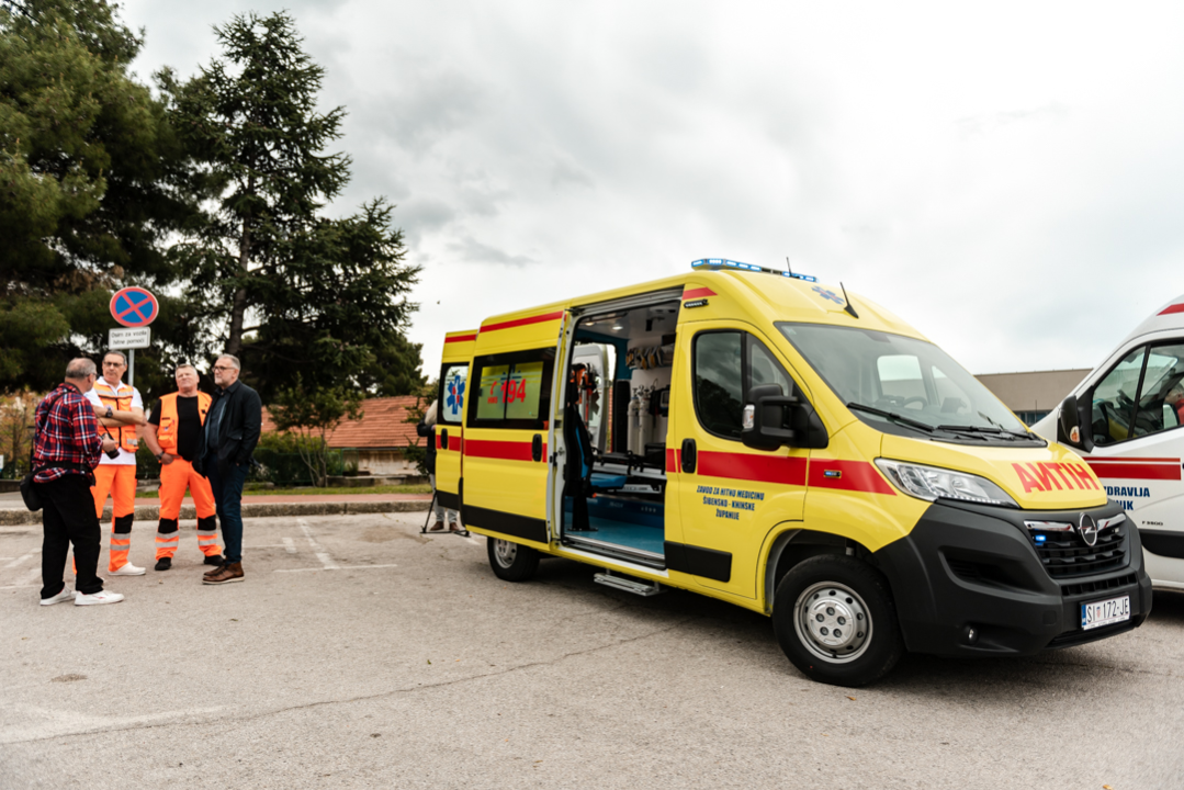 Župan Jelić predao sanitetsko vozilo Zavodu za hitnu medicinu: ‘Sigurnost vozača i pacijenata nam je na prvom mjestu'