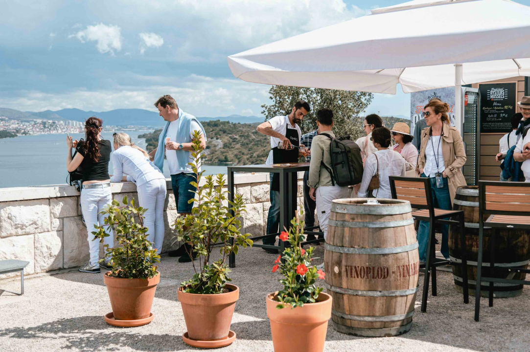 Uživajte u morskim delicijama kušaonice školjaka i vina Oyster22!