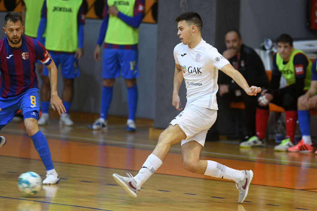 Pogledajte video: Crnica slavila nakon penala u novoj drami protiv Squarea