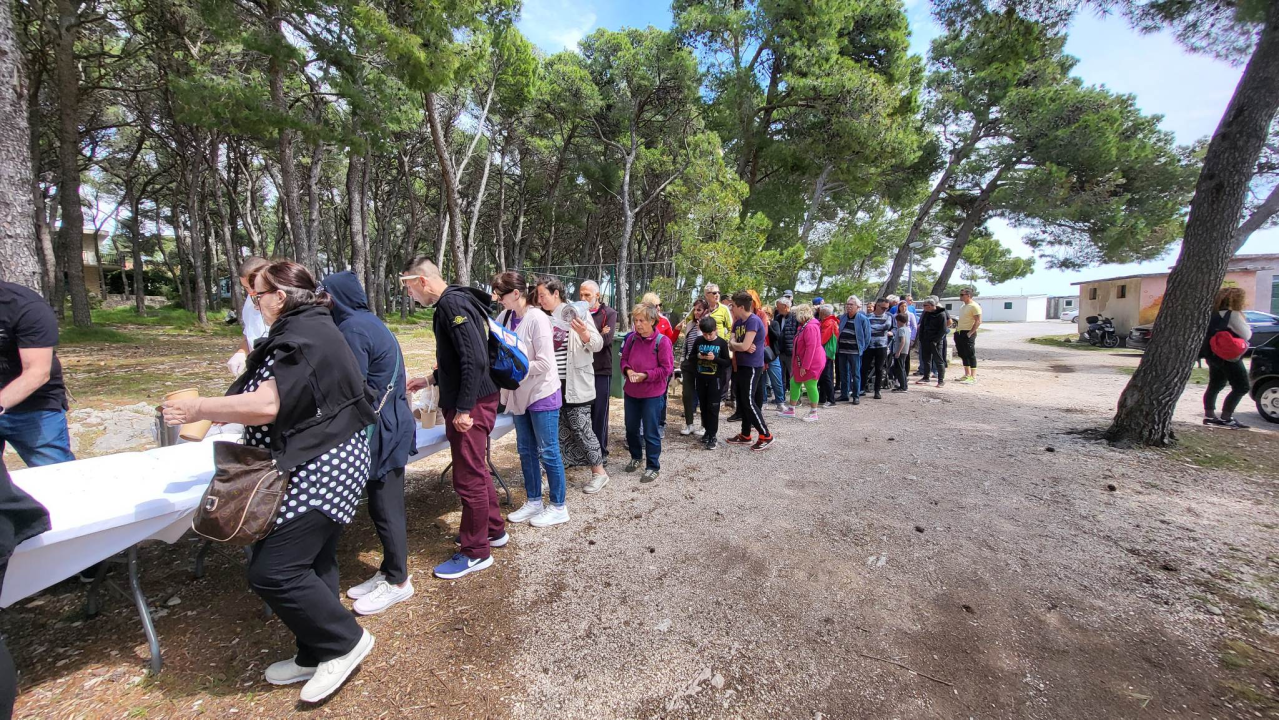 Veselo i na Jadriji: Na Praznik rada tradicionalno druženje uz fažol i grupu Fenix 