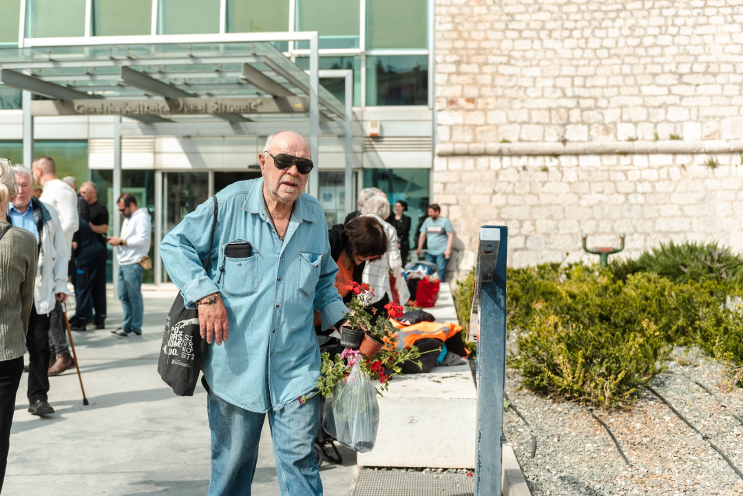 Stotinjak građana utjehu našlo u điranima: 'Vidi ove, cili je vrt natrpala!'