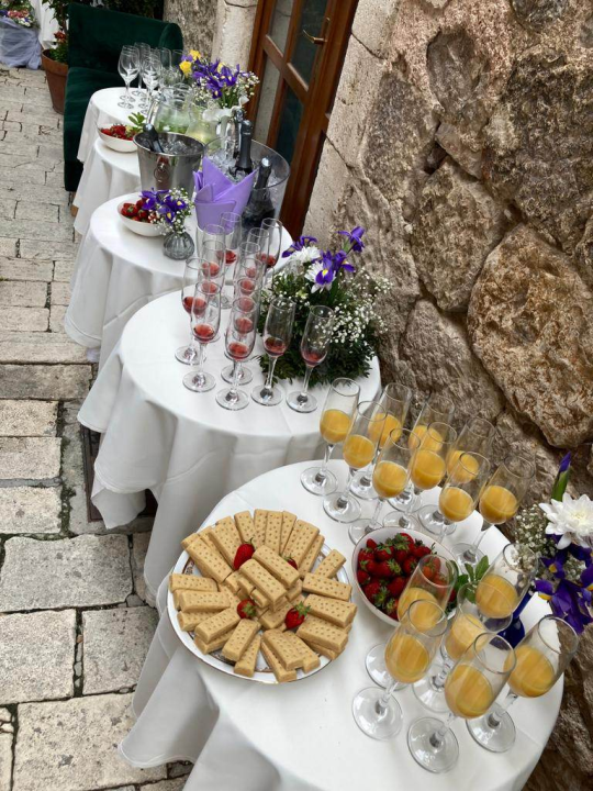 U 'Lukinom cvjetnom kutku' na Gorici domjenkom proslavljena krunidba kralja Charlesa 