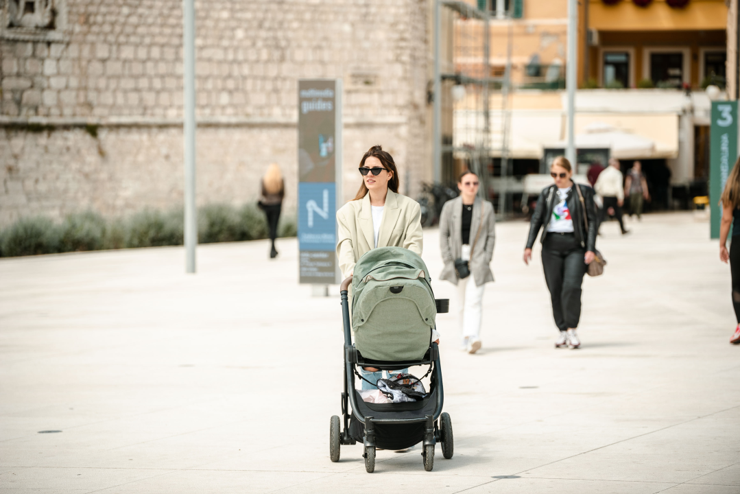 Sređene sugrađanke pokazale trendi kombinacije savršene za proljetne dane 