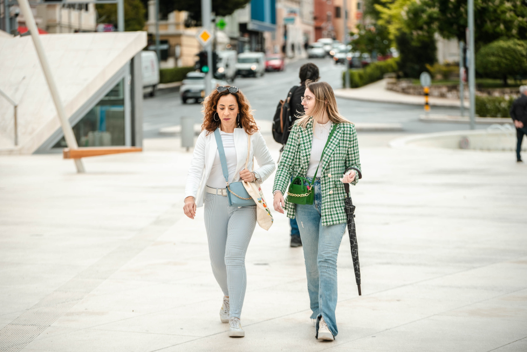 Sređene sugrađanke pokazale trendi kombinacije savršene za proljetne dane 