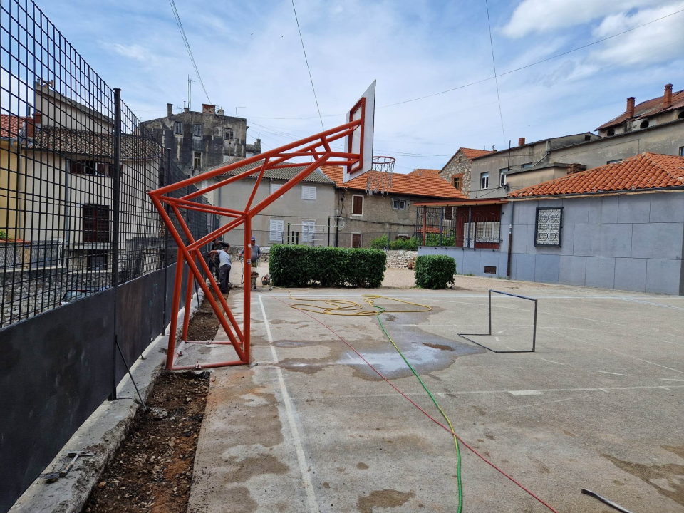 Počeli radovi: Legendarni beton na vanjskim koševima Partizana zamijenit će antistres gumena podloga