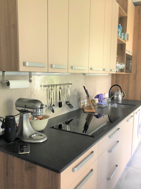 Prodaje se prekrasan kompletno renoviran stan na odličnoj lokaciji s pogledom na more!