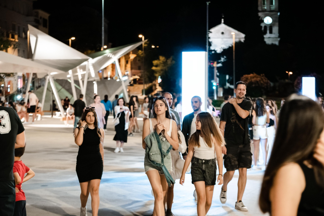 Šibenska noć napunila ulice ljudima koje je rasplesao bend Silente!