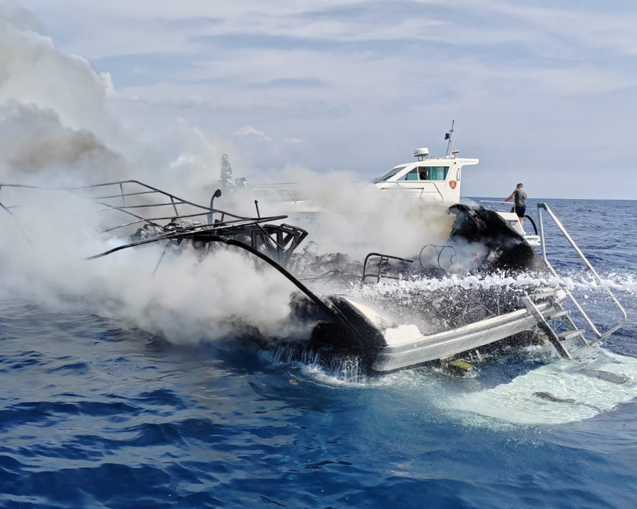 Za vikend četiri akcije spašavanja na moru: Kod Korčule izgorjela jahta