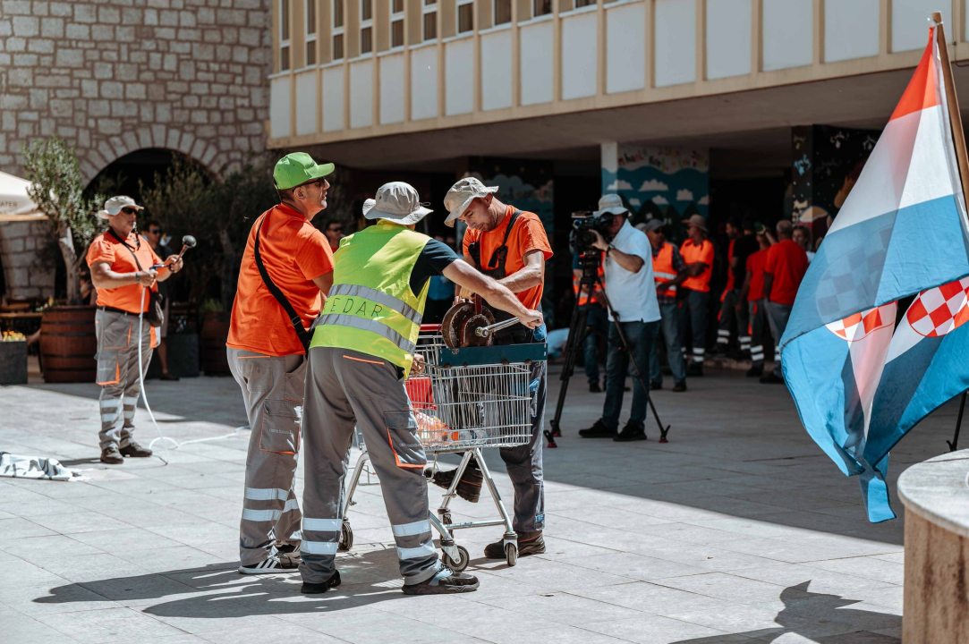 Radnici Cesta Šibenik i danas pred zgradom Županije: 'Neka župan dokaže da smo neučinkoviti!'