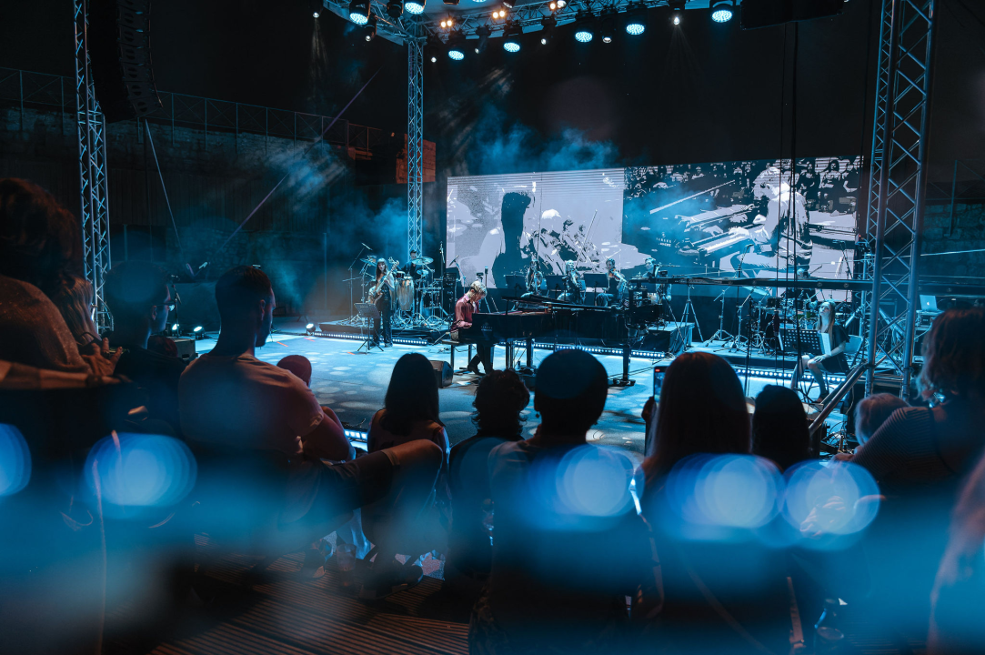 Maksim Mrvica impresivnim koncertom na tvrđavi sv. Mihovila potvrdio svoj zvjezdani status 