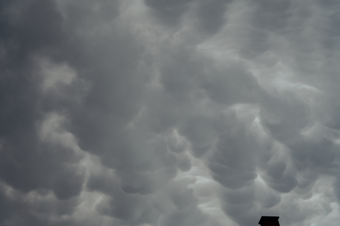 Nevrijeme stiglo do Šibenika i donijelo zanimljive mammatus oblake