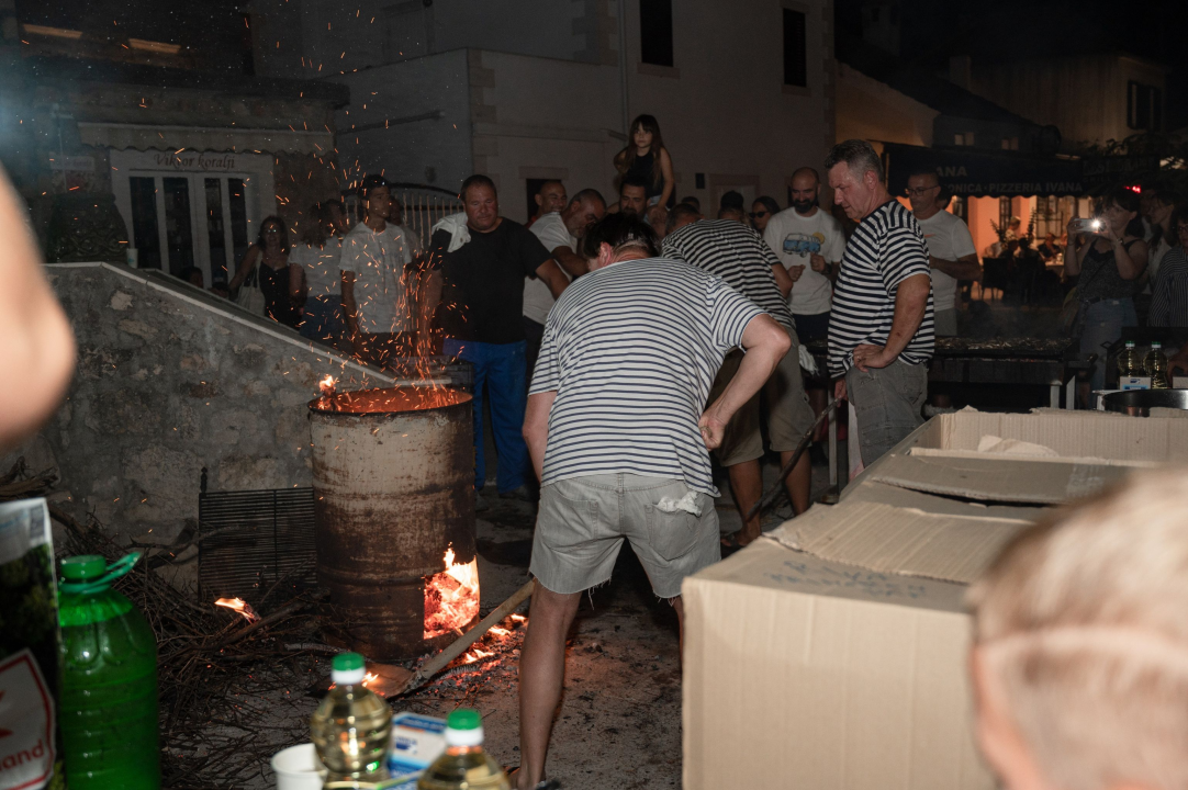 Na Zlarinu održana tradicionalna Srdelada