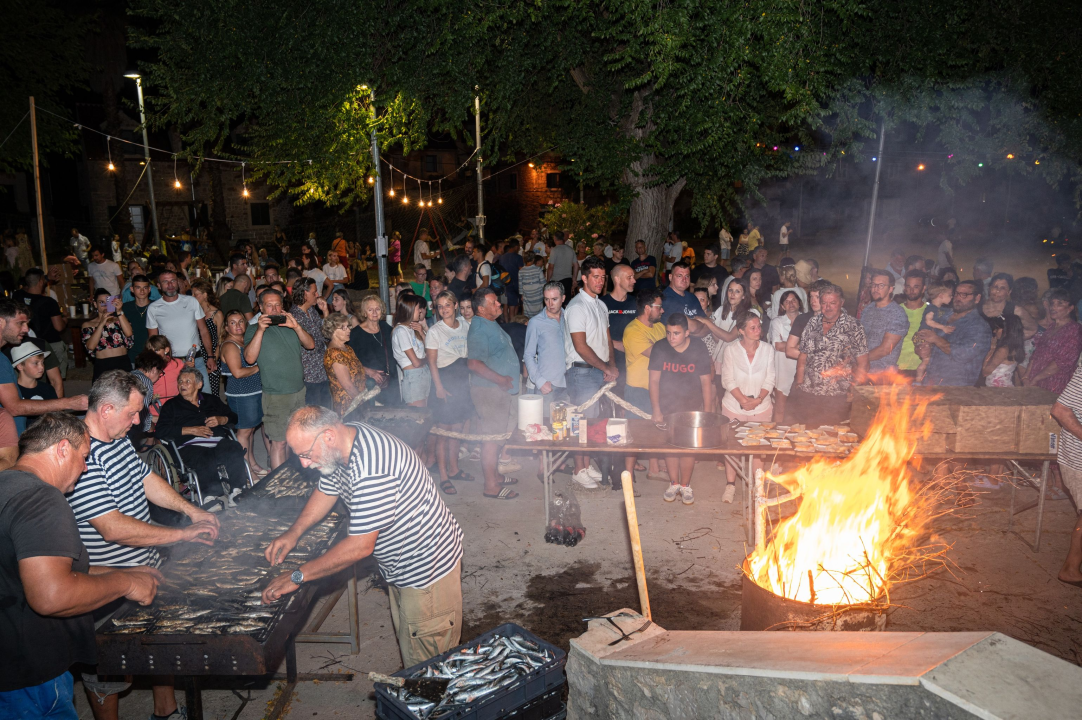 Na Zlarinu održana tradicionalna Srdelada