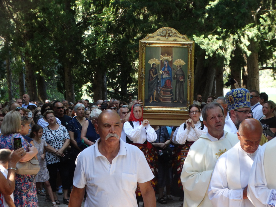 Biskup u miru Ante Ivas predvodio misu za blagdan Gospe od Anđela na Visovcu