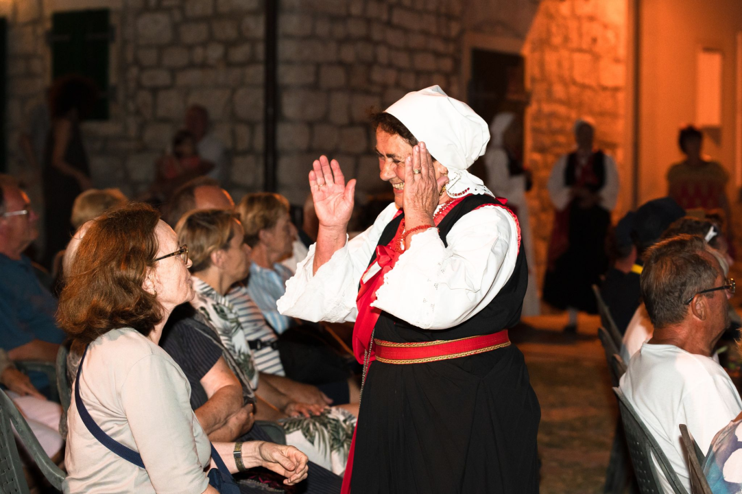 Zlarinjani se tradicionalno prisjetili svog pjesnika i književnika Mladena Bjažića