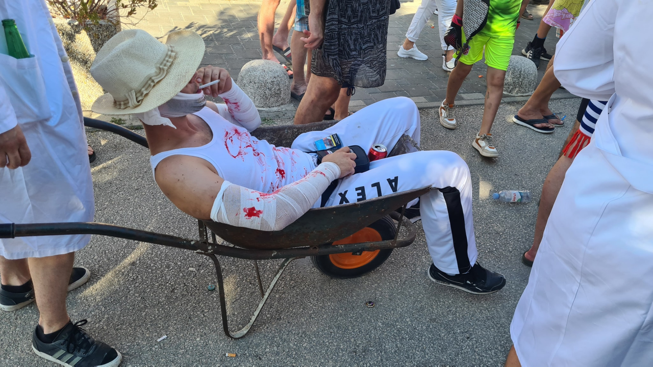 Stari i mladi u Skradinu navukli kostime i odmjerili snage na nogometnom terenu