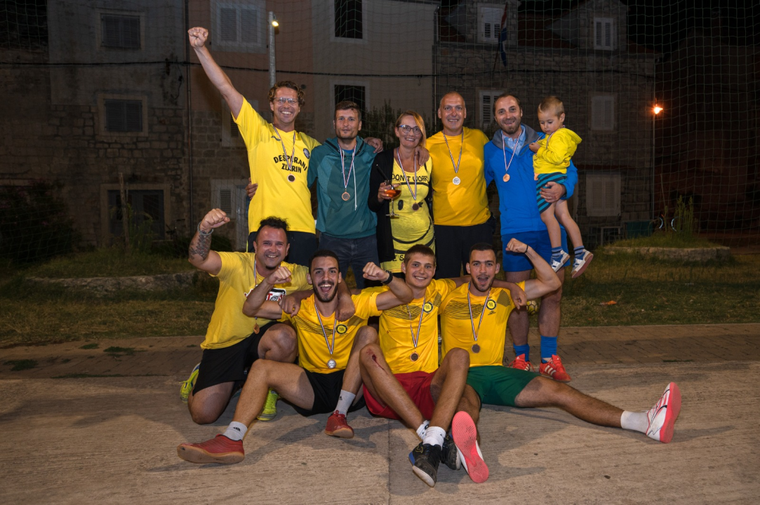 U Zlarinu je tradicionalno održan turnir 'Fingac', slavila ekipa Zogulini