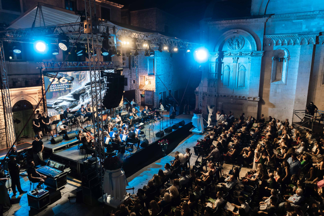 Prva večer Šansona prošla u znaku Vice Vukova: Idealan ambijent za legendarne pjesme šibenskog slavuja