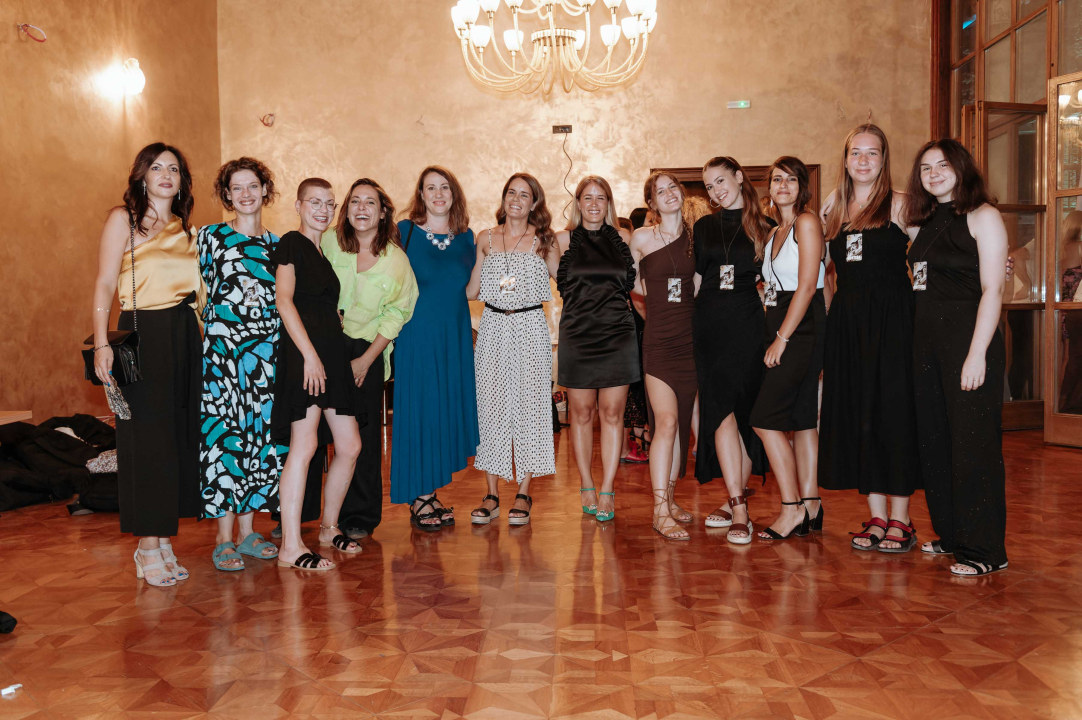 U Vijećnici uvijek zanimljivo: 'Osnovale smo klapu Oronule hostese, prijaviti ćemo se dogodine’